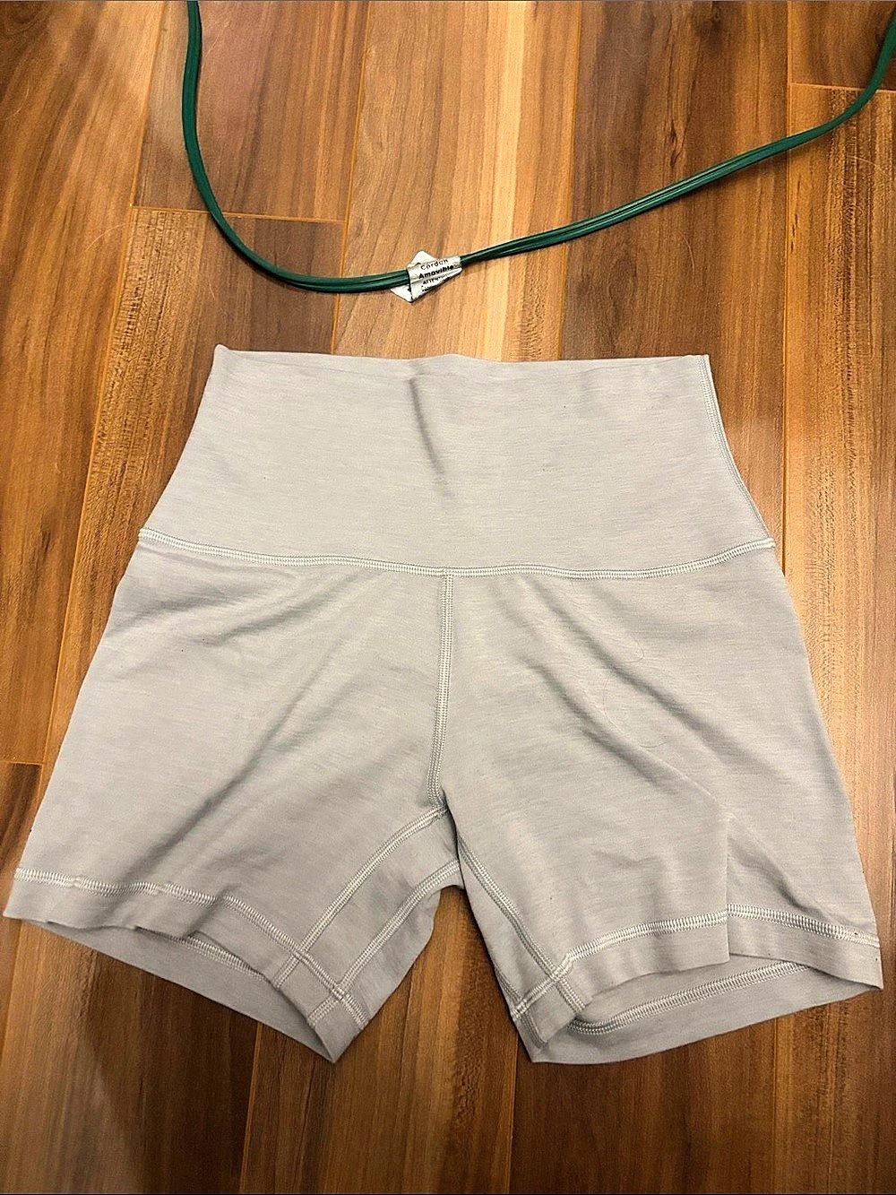 Aritzia Golden collection, Gray Butter Shorts Size 4, in perfect condition
